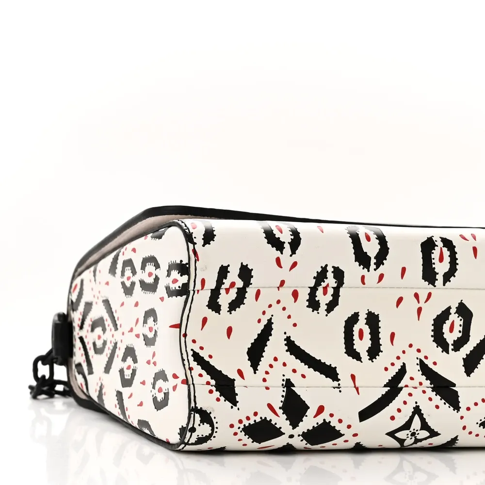 Replica Louis Vuitton Twist MM Shoulder Bag Graphic Print, Black Hardware - Image 6