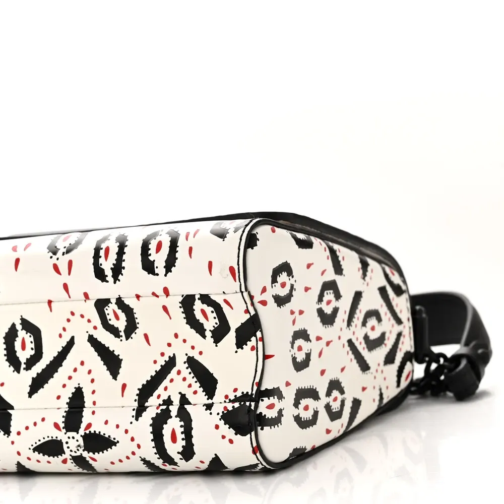 Replica Louis Vuitton Twist MM Shoulder Bag Graphic Print, Black Hardware - Image 5